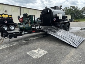 Прицепная установка  для нанесения защитных покрытий на асфальт  Sealcoat Tank